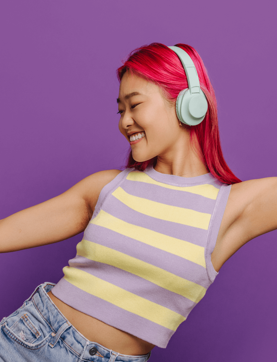 EarBuds Girl Photo